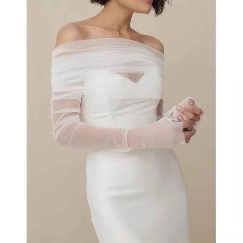 Off-Shoulder White Mesh Sleeve Dress